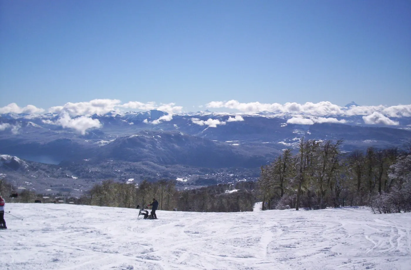 Pistas del Cerro Chapelco con vista a los lagos